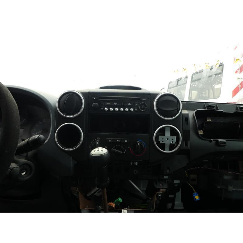 Attache ceinture arriere gauche PEUGEOT PARTNER 2 Photo n°6