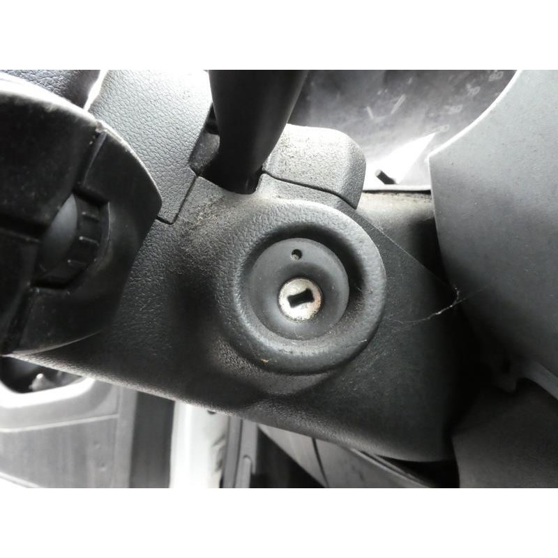 Attache ceinture arriere gauche PEUGEOT PARTNER 2 Photo n°9
