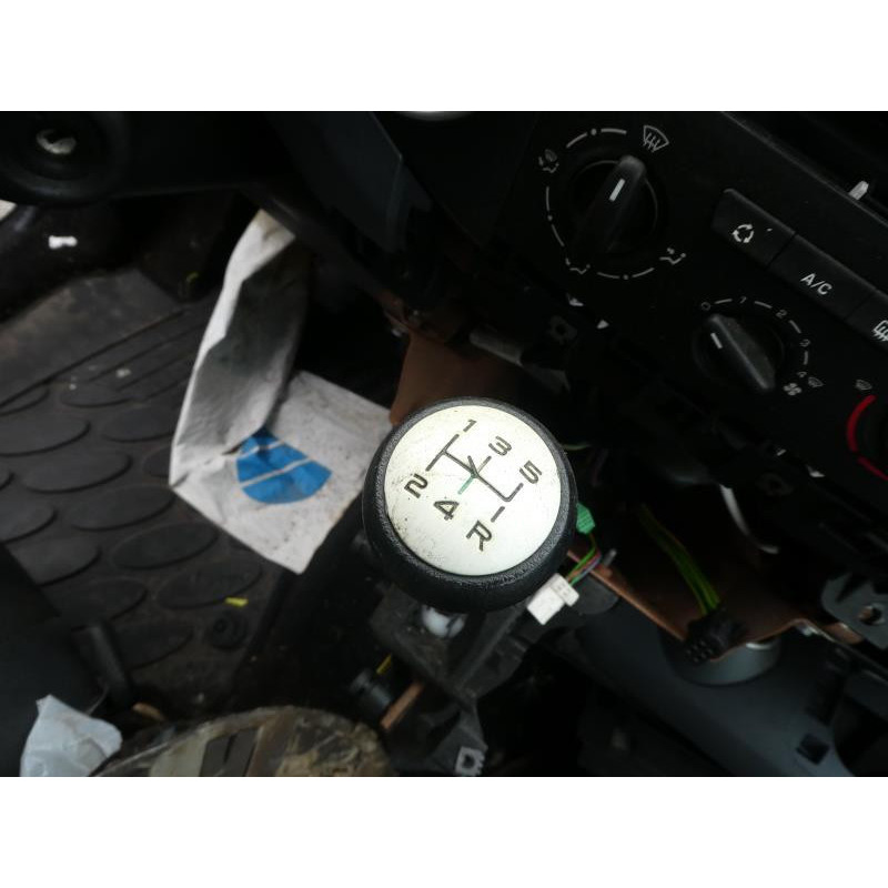 Attache ceinture arriere gauche PEUGEOT PARTNER 2 Photo n°10