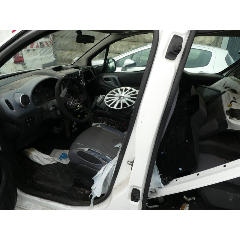 Attache ceinture arriere gauche PEUGEOT PARTNER 2 Photo n°11