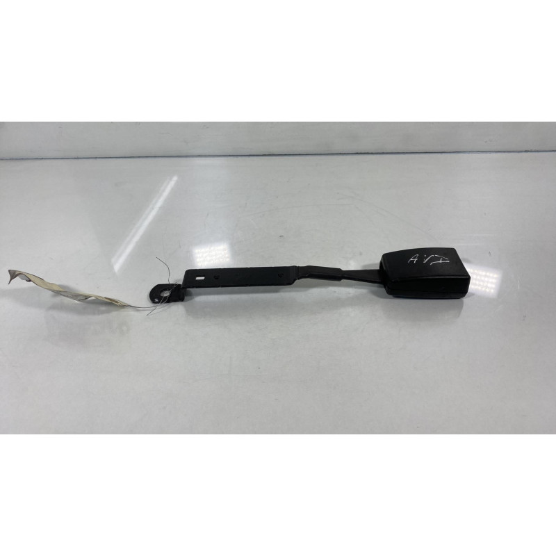 Attache ceinture avant droit VOLKSWAGEN CADDY 3 Photo n°2