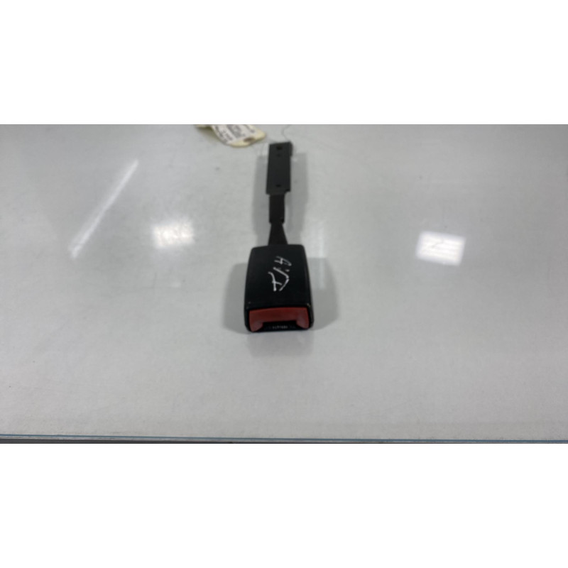 Attache ceinture avant droit VOLKSWAGEN CADDY 3 Photo n°3