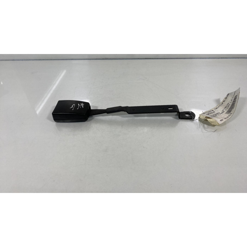 Attache ceinture avant gauche VOLKSWAGEN CADDY 3 Photo n°1
