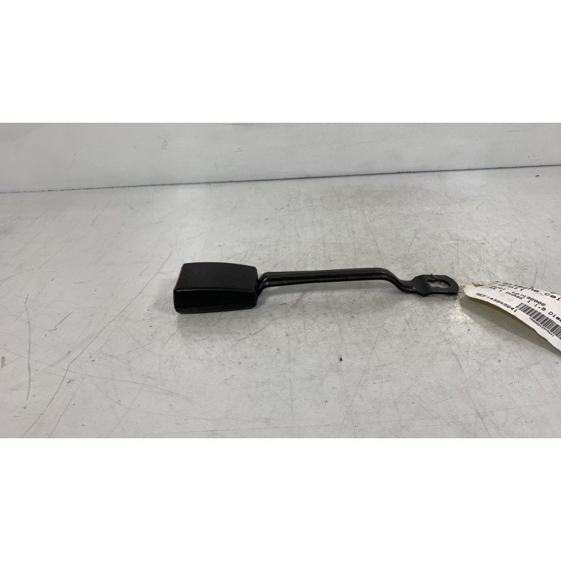 Attache ceinture avant droit AUDI A4 1 Photo n°2