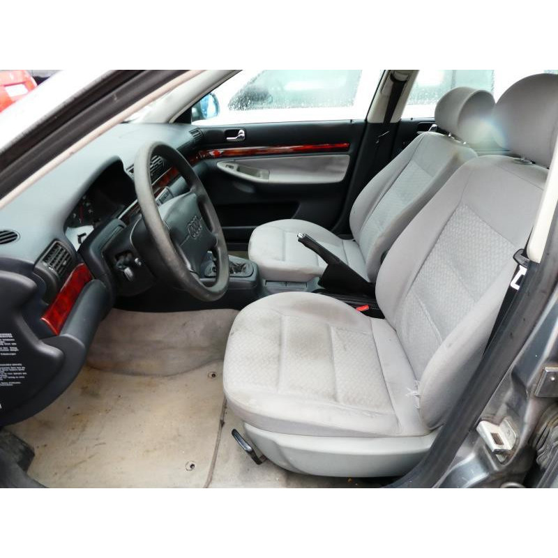 Attache ceinture avant droit AUDI A4 1 Photo n°8