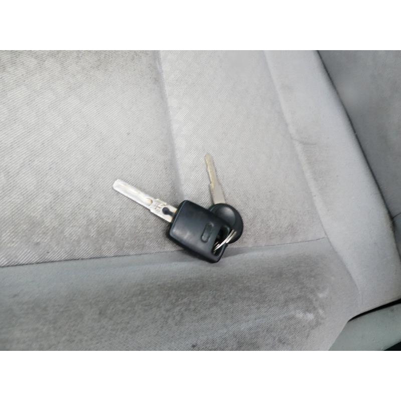 Attache ceinture avant droit AUDI A4 1 Photo n°9