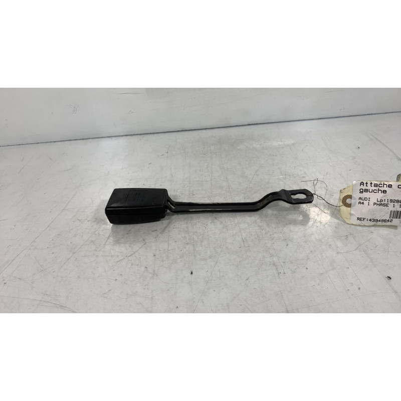 Attache ceinture avant gauche AUDI A4 1 Photo n°1