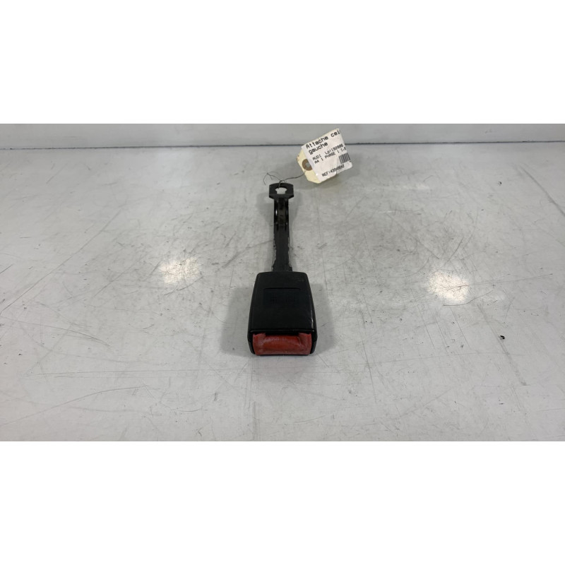 Attache ceinture avant gauche AUDI A4 1 Photo n°3
