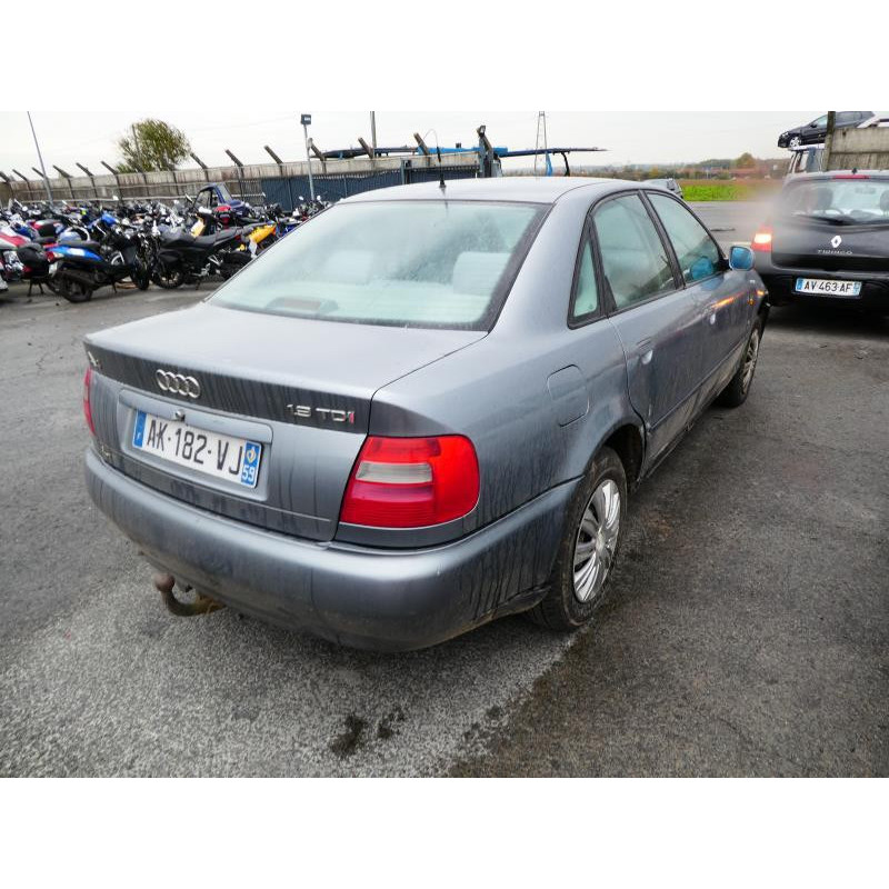 Feu arriere stop central AUDI A4 1 Photo n°11