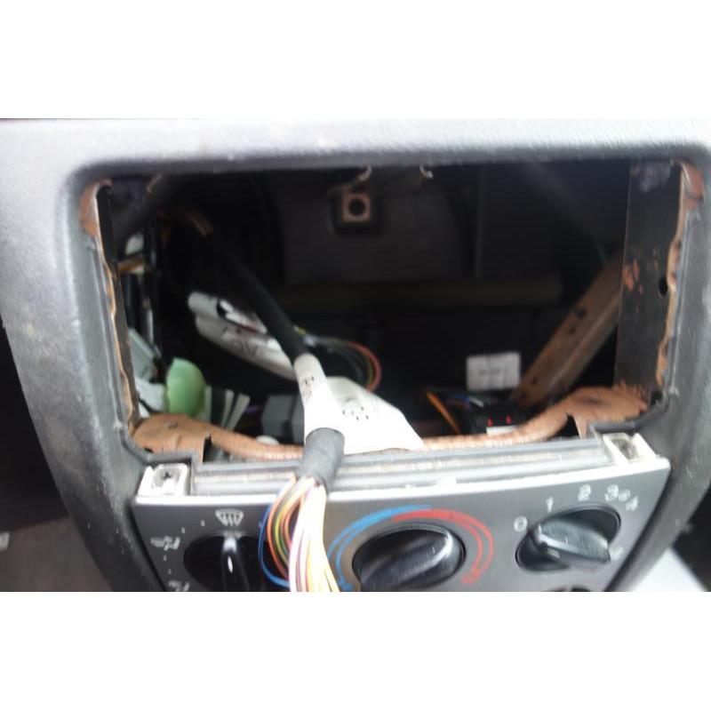 Porte avant droit FORD FIESTA 4 Photo n°10