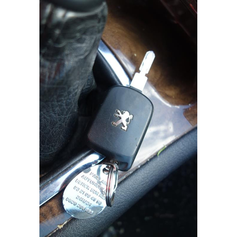 Attache ceinture avant droit PEUGEOT 607 Photo n°10