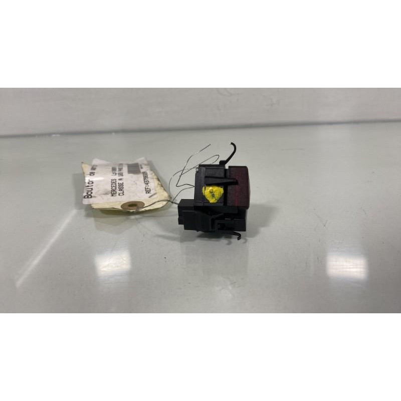 Bouton de warning MERCEDES CLASSE A 169 Photo n°3