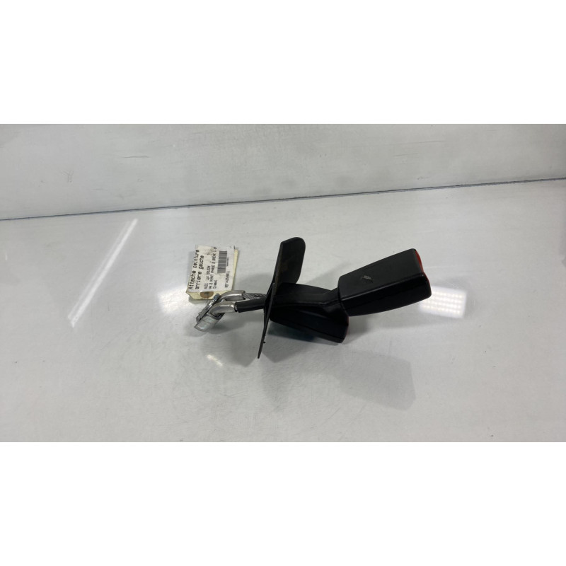 Attache ceinture arriere gauche AUDI A4 2 Photo n°2