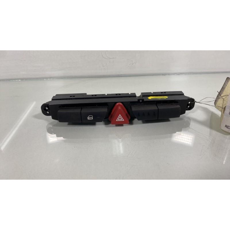 Bouton de warning KIA CEE-D 1 Photo n°2