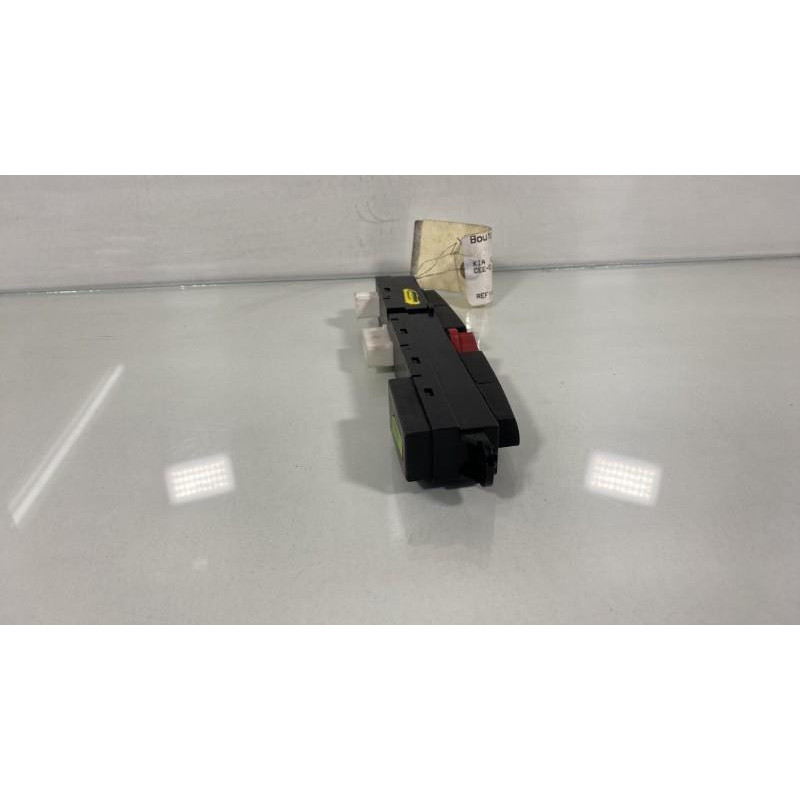 Bouton de warning KIA CEE-D 1 Photo n°3