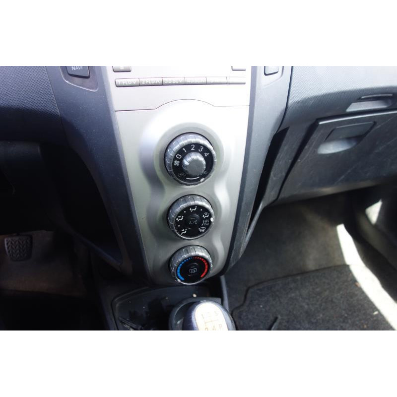 Boite a gants TOYOTA YARIS 2 Photo n°14