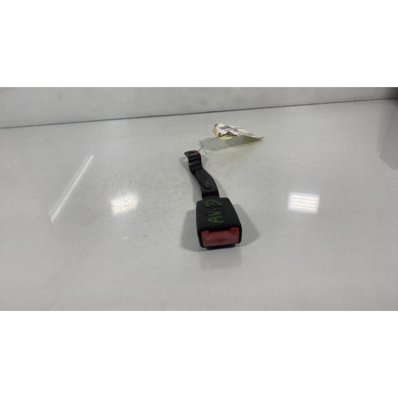 Attache ceinture avant droit VOLKSWAGEN POLO 4 Photo n°3