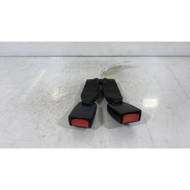 Attache ceinture arriere centrale FORD KA 1 Photo n°2
