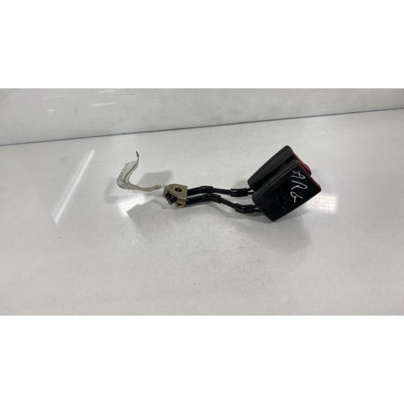 Attache ceinture arriere gauche VOLKSWAGEN BORA Photo n°3