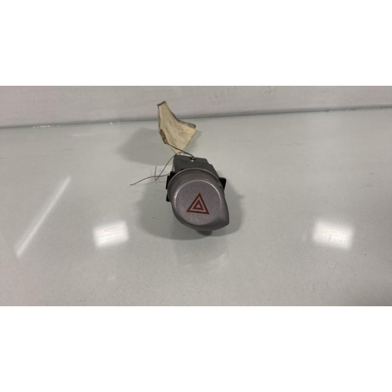 Bouton de warning HYUNDAI I 20 1 Photo n°2