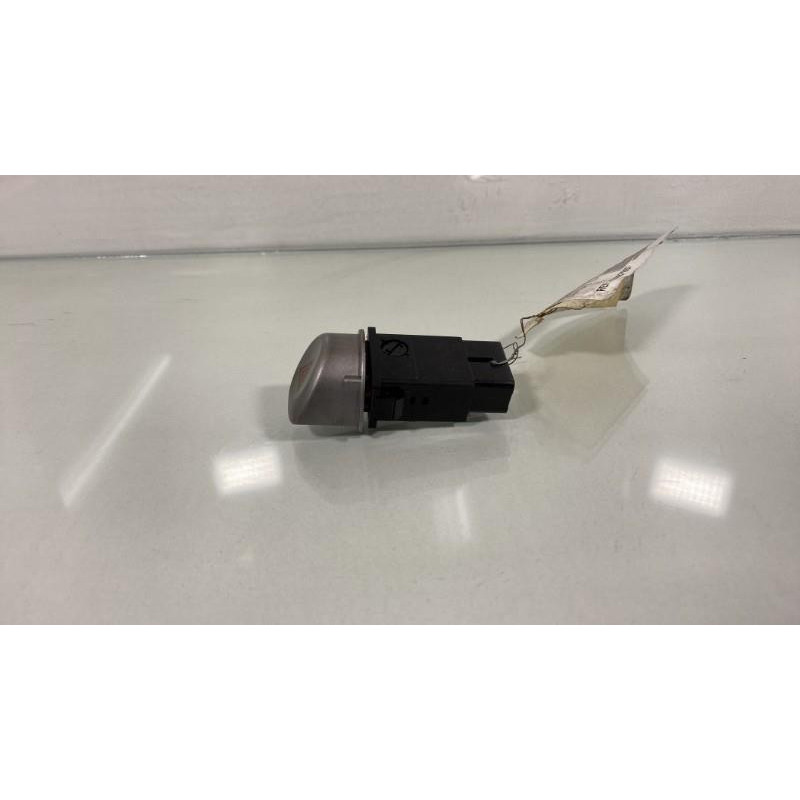 Bouton de warning HYUNDAI I 20 1 Photo n°3