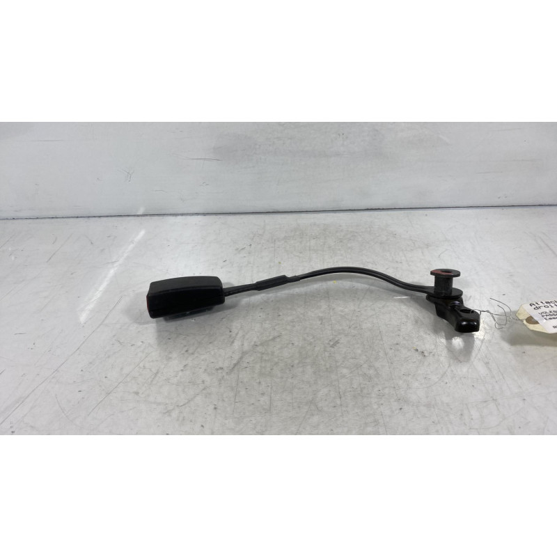 Attache ceinture avant droit VOLKSWAGEN PASSAT 4 Photo n°2