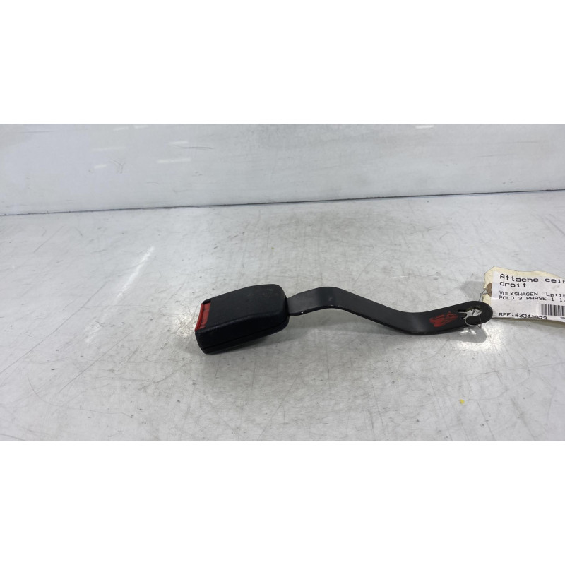 Attache ceinture avant droit VOLKSWAGEN POLO 3 Photo n°3