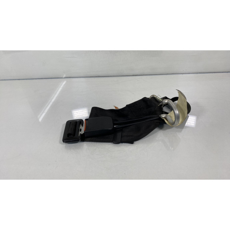 Attache ceinture arriere gauche VOLKSWAGEN GOLF 3 Photo n°1