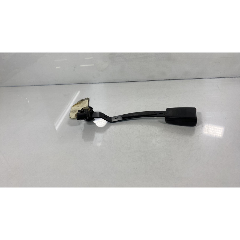 Attache ceinture avant droit VOLKSWAGEN GOLF 4 Photo n°1