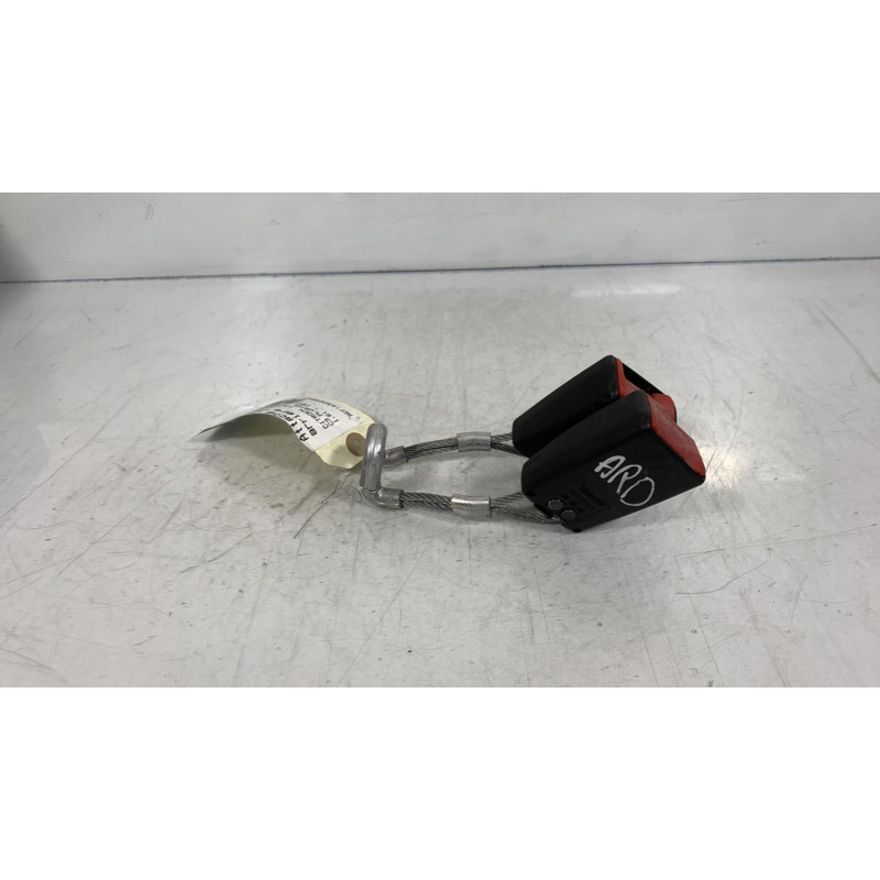 Attache ceinture arriere centrale CITROEN C3 PLURIEL Photo n°2