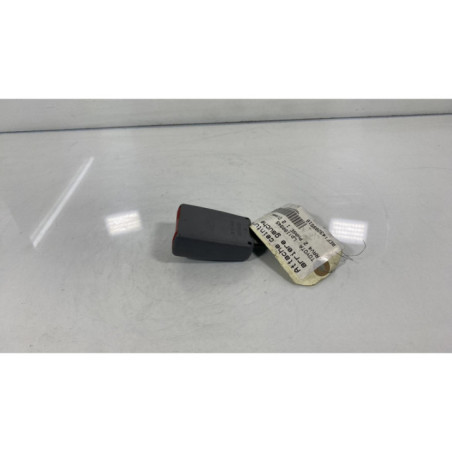 Attache ceinture arriere gauche TOYOTA RAV4 2 Photo n°1