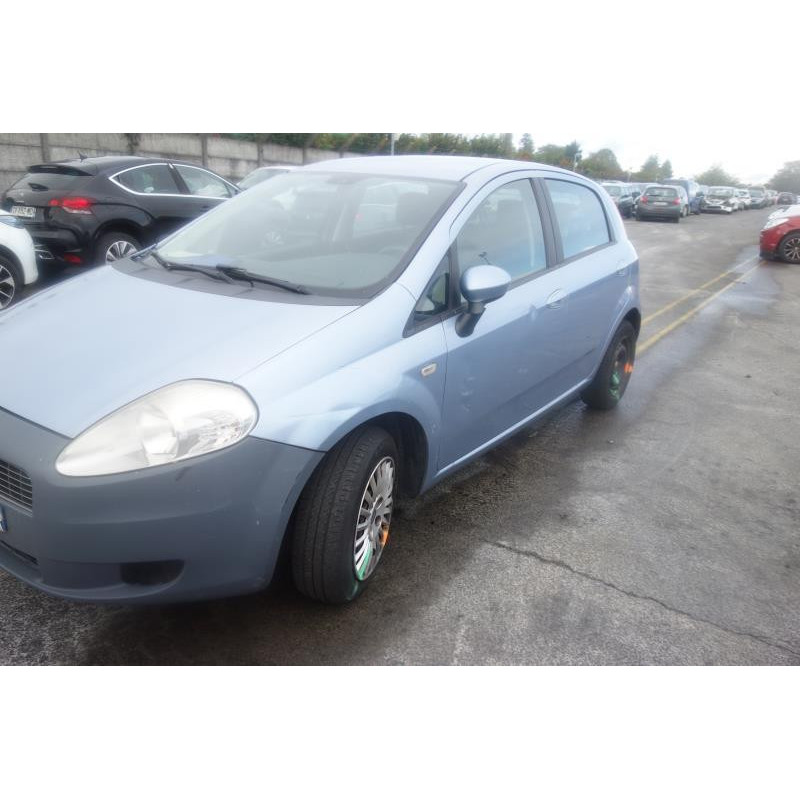 Volant FIAT GRANDE PUNTO Photo n°10