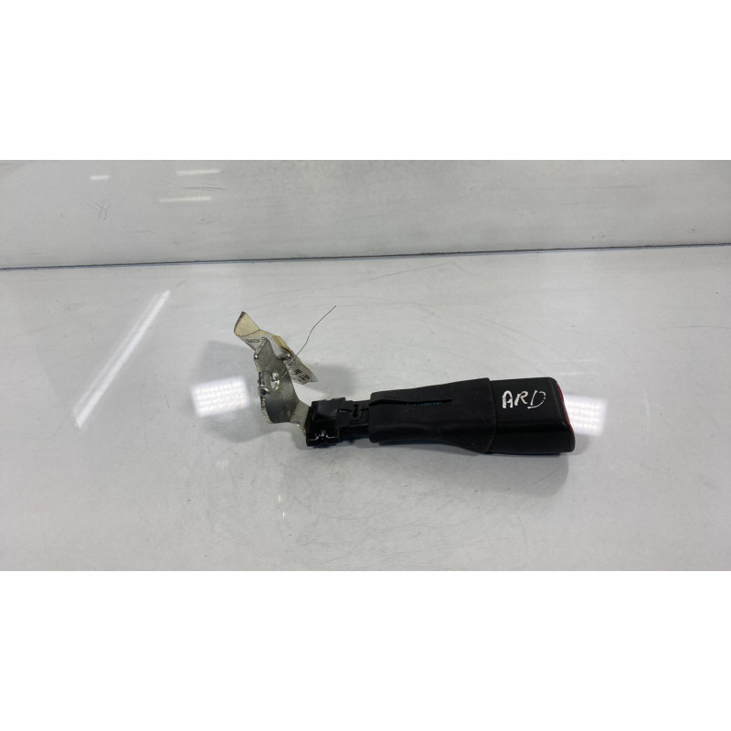 Attache ceinture arriere droit TOYOTA AURIS 1 Photo n°3