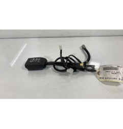 Attache ceinture avant droit TOYOTA AURIS 1