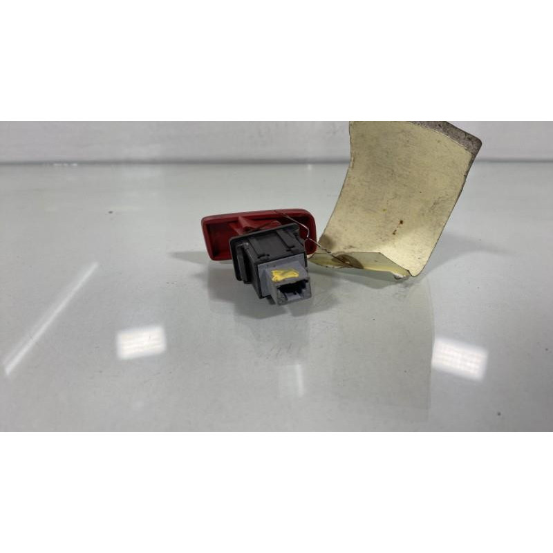 Bouton de warning TOYOTA AURIS 1 Photo n°3