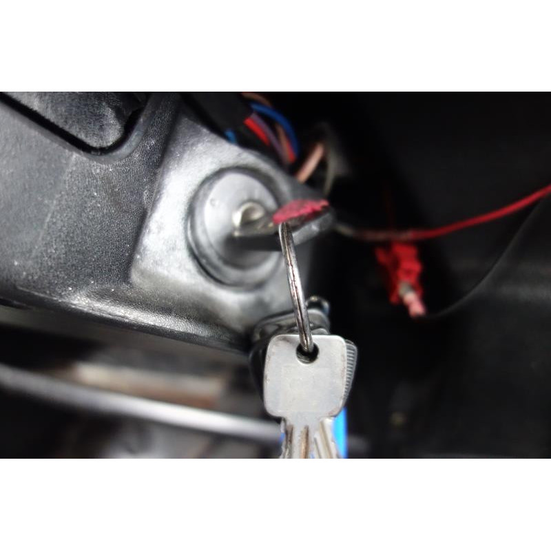 Attache ceinture avant droit RENAULT R4 Photo n°11