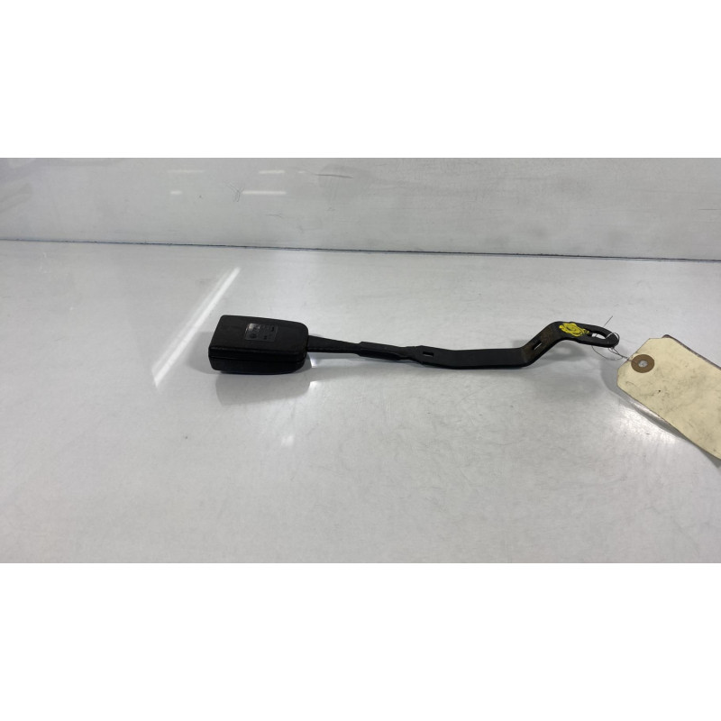 Attache ceinture avant gauche VOLKSWAGEN POLO 3 Photo n°2