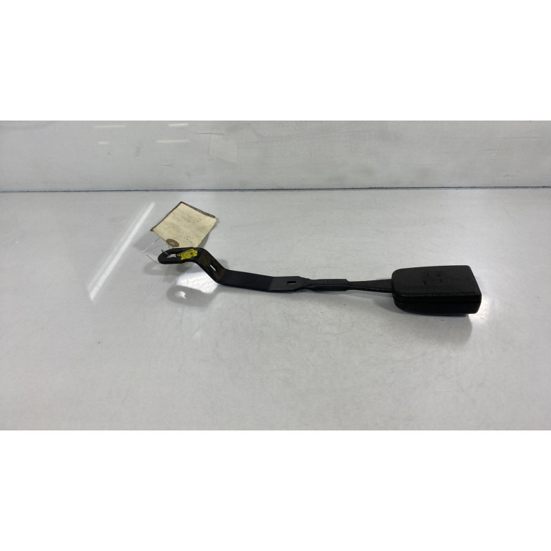 Attache ceinture avant gauche VOLKSWAGEN POLO 3 Photo n°3
