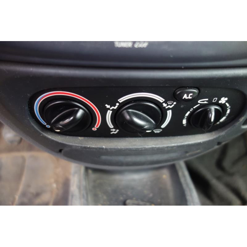 Porte avant droit RENAULT MEGANE 1 Photo n°8