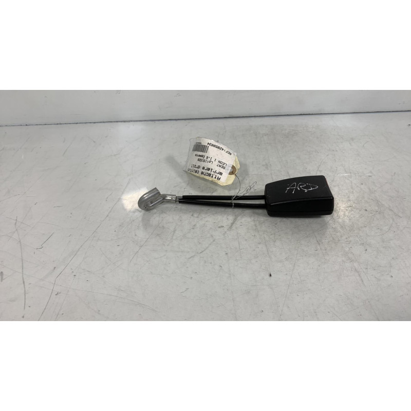 Attache ceinture arriere droit SEAT LEON 1 Photo n°2