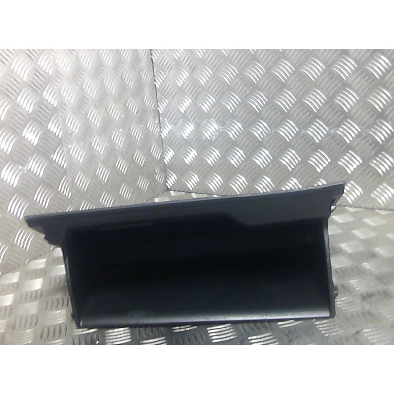 Boite a gants TOYOTA YARIS 2 Photo n°1