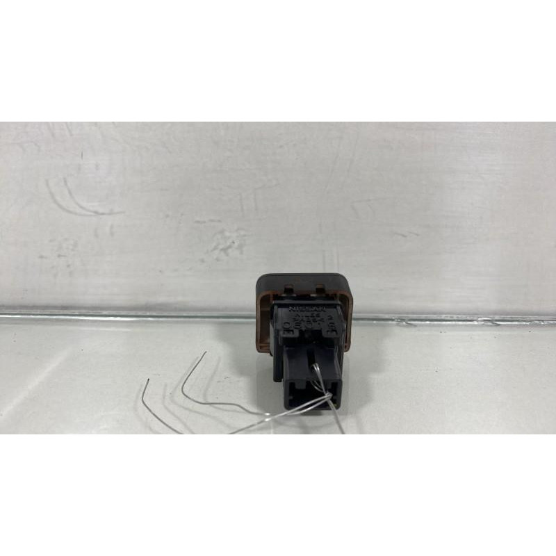 Bouton de warning NISSAN NOTE 1 Photo n°1
