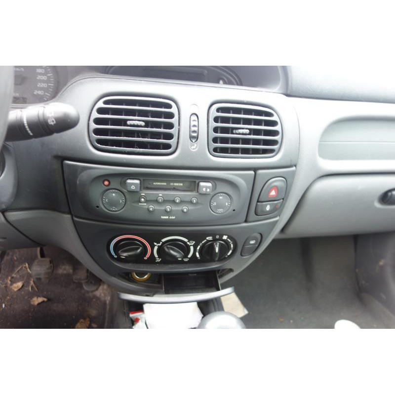 Boitier de prechauffage RENAULT MEGANE 1 Photo n°9