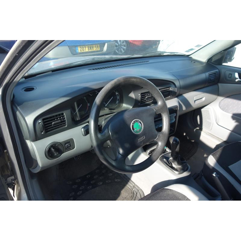 Porte avant droit SKODA OCTAVIA 1 Photo n°8