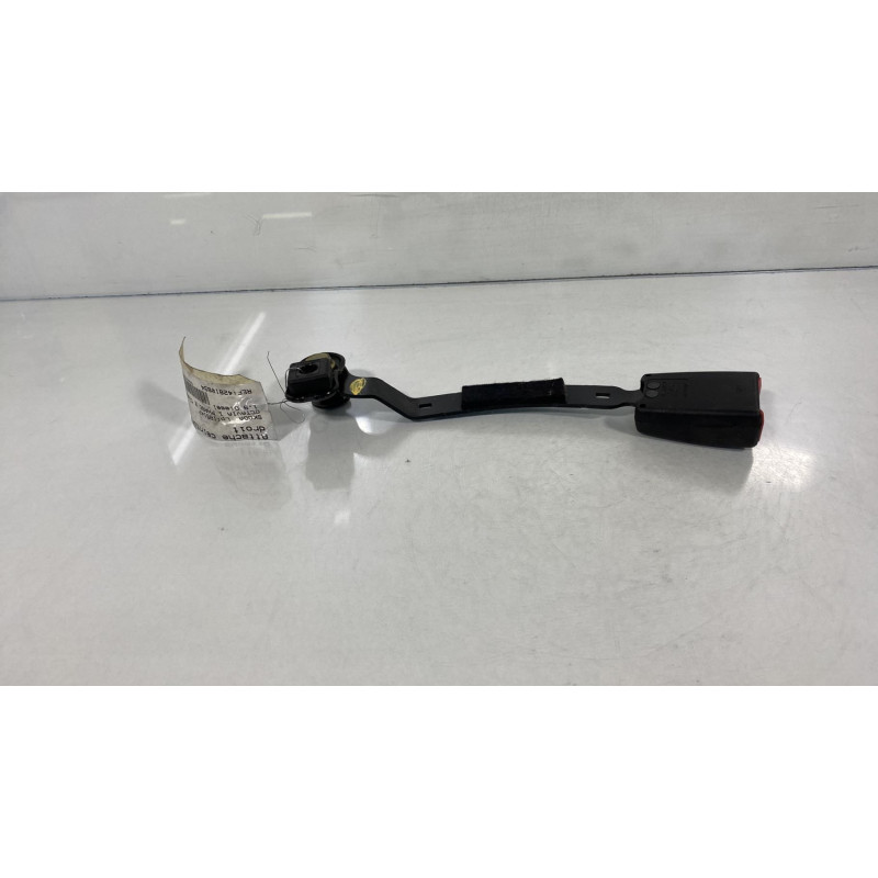Attache ceinture avant droit SKODA OCTAVIA 1 Photo n°1