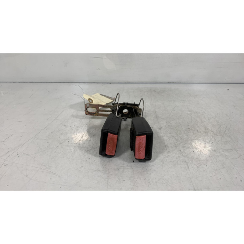 Attache ceinture arriere droit VOLVO 850 Photo n°1