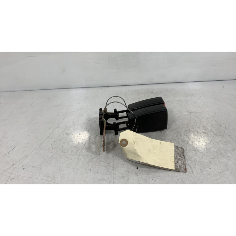 Attache ceinture arriere droit VOLVO 850 Photo n°3