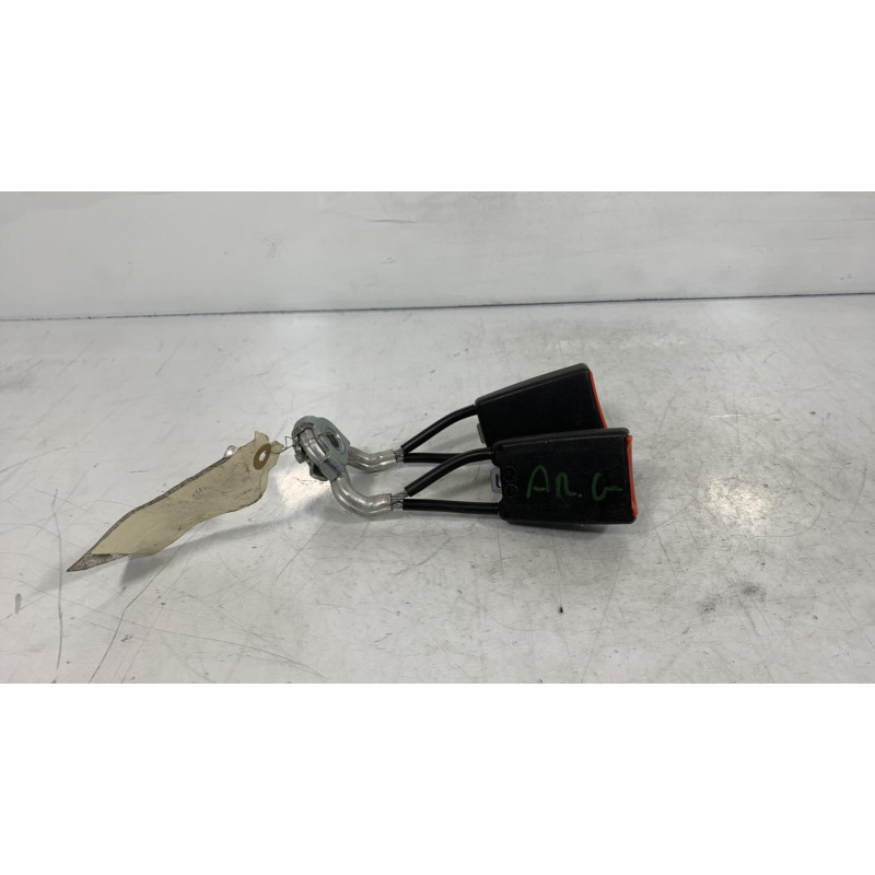 Attache ceinture arriere gauche SKODA FABIA 1 Photo n°2