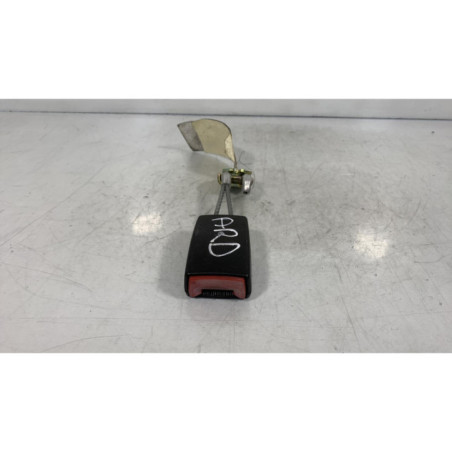 Attache ceinture arriere droit AUDI A4 2 Photo n°1