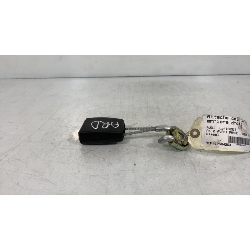 Attache ceinture arriere droit AUDI A4 2 Photo n°2